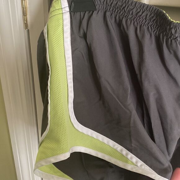 Arizona active shorts with mesh lining & inside pocket. Woman’s M. Worn Once. - Picture 4 of 4